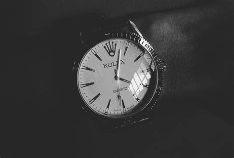 do quartz watches need servicing.